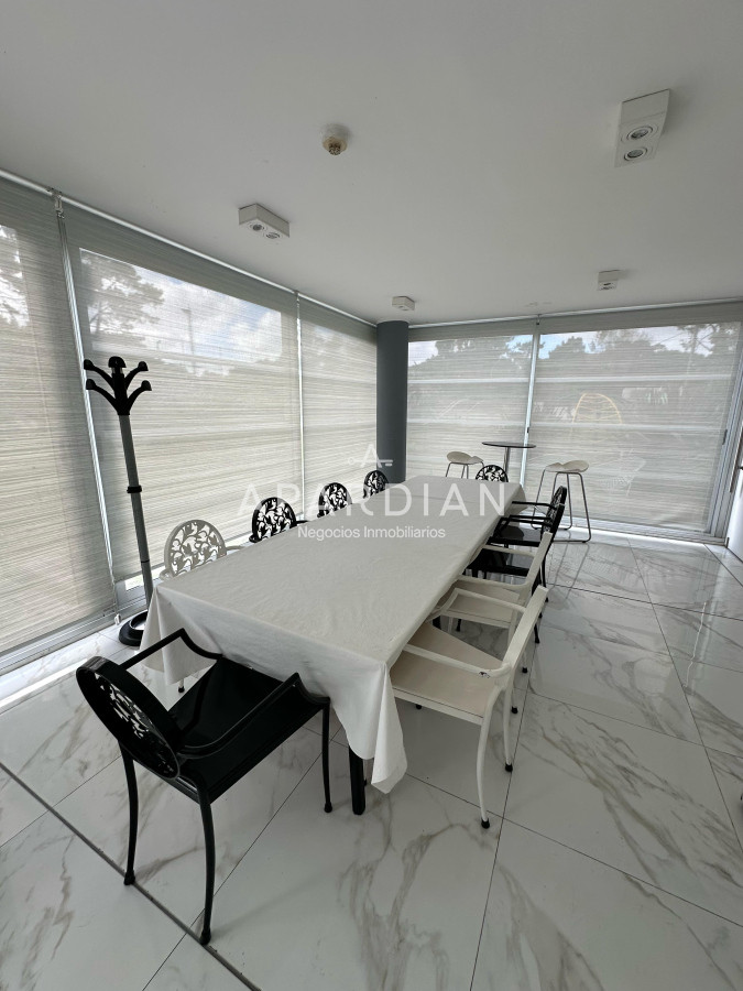Apartamento ID.21097656 - Espectacular apartamento en venta con vista a la Isla Gorriti en Punta del Este de 2 dormitorios 2 baños cochera incluida