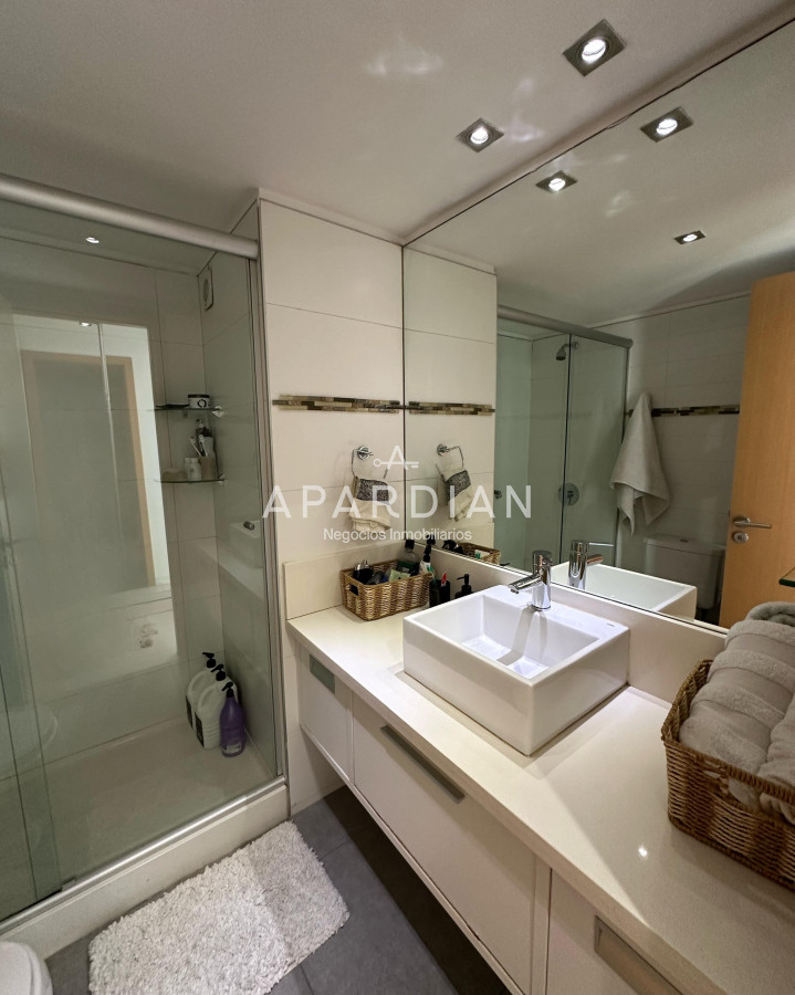 Apartamento ID.21097656 - Espectacular apartamento en venta con vista a la Isla Gorriti en Punta del Este de 2 dormitorios 2 baños cochera incluida