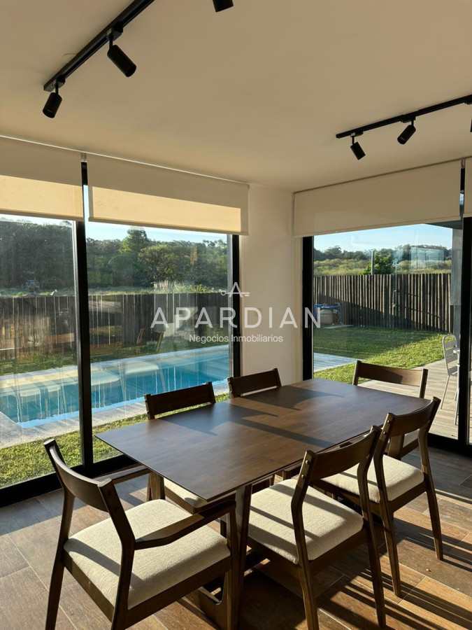 Casa ID.21097583 - Casa en Alquiler temporal de 3 dormitorios y 3 baños, barrio privado Punta del Este