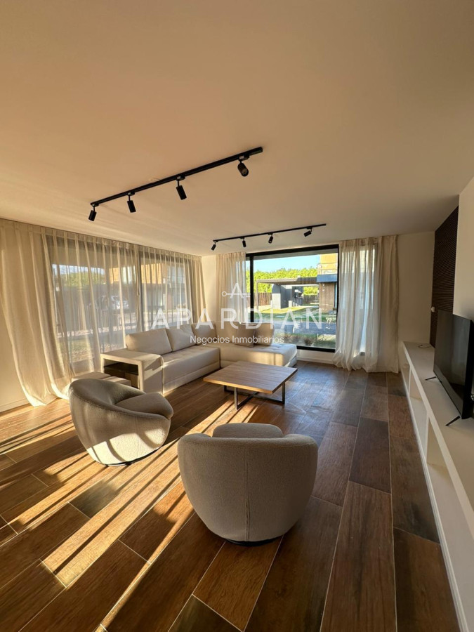 Casa ID.21097583 - Casa en Alquiler temporal de 3 dormitorios y 3 baños, barrio privado Punta del Este