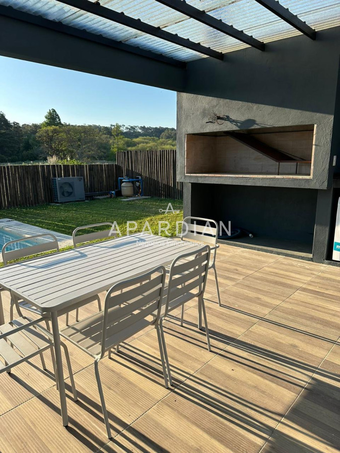 Casa ID.21097583 - Casa en Alquiler temporal de 3 dormitorios y 3 baños, barrio privado Punta del Este
