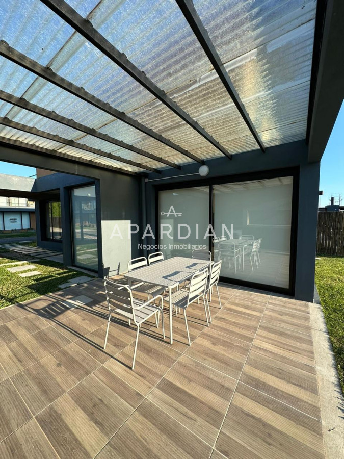 Casa ID.21097583 - Casa en Alquiler temporal de 3 dormitorios y 3 baños, barrio privado Punta del Este