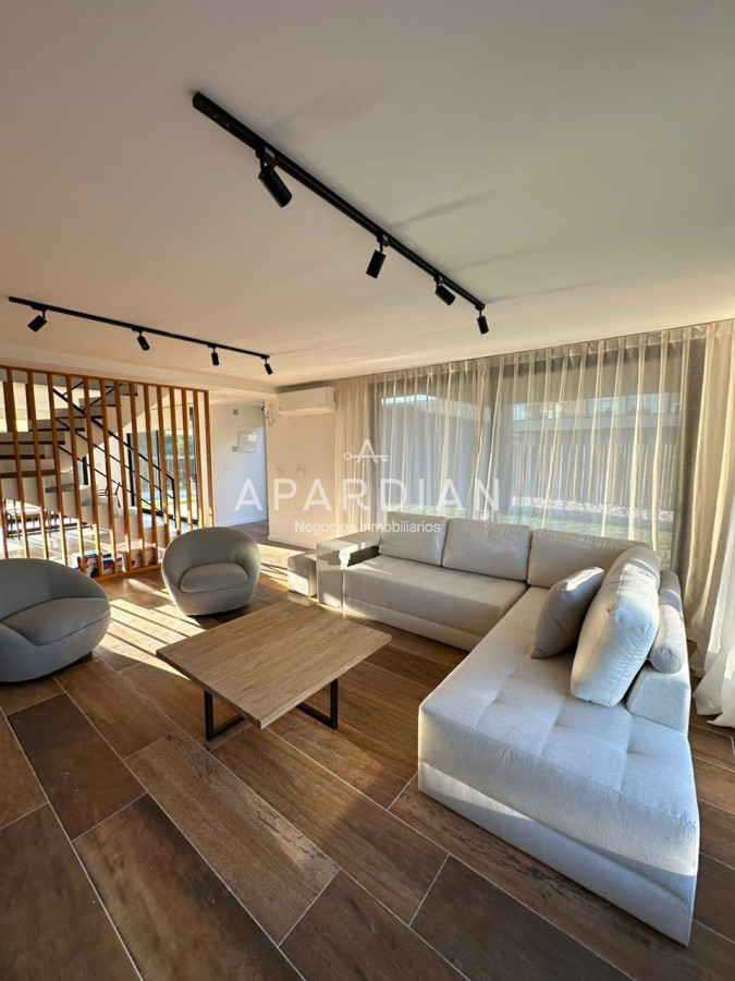 Casa ID.21097583 - Casa en Alquiler temporal de 3 dormitorios y 3 baños, barrio privado Punta del Este