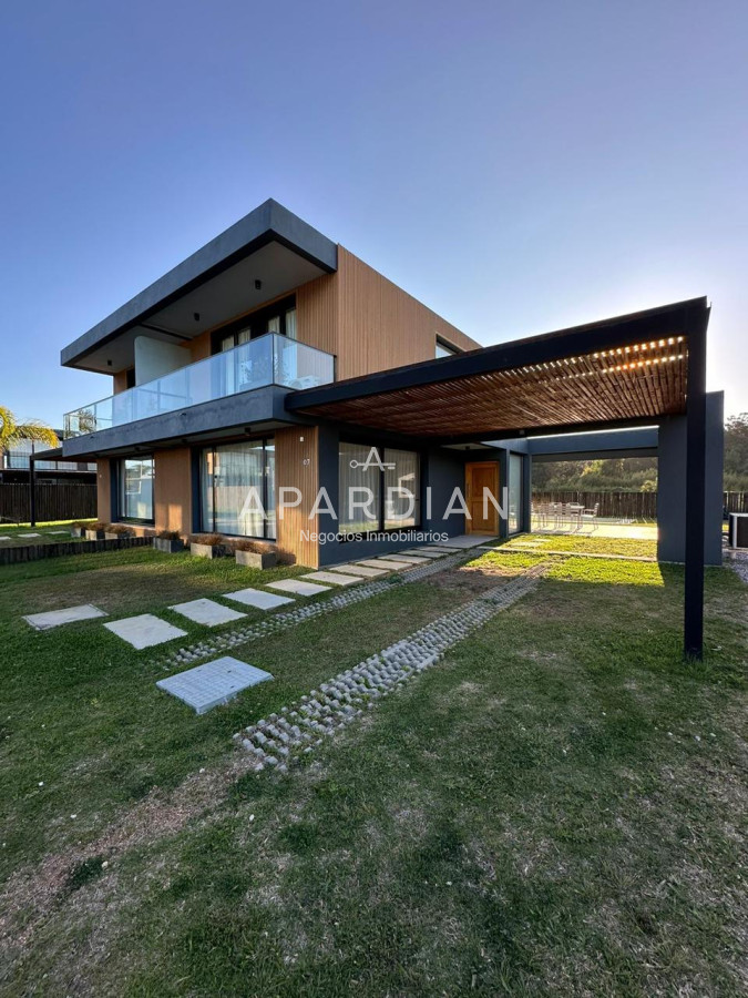 Casa ID.21097583 - Casa en Alquiler temporal de 3 dormitorios y 3 baños, barrio privado Punta del Este