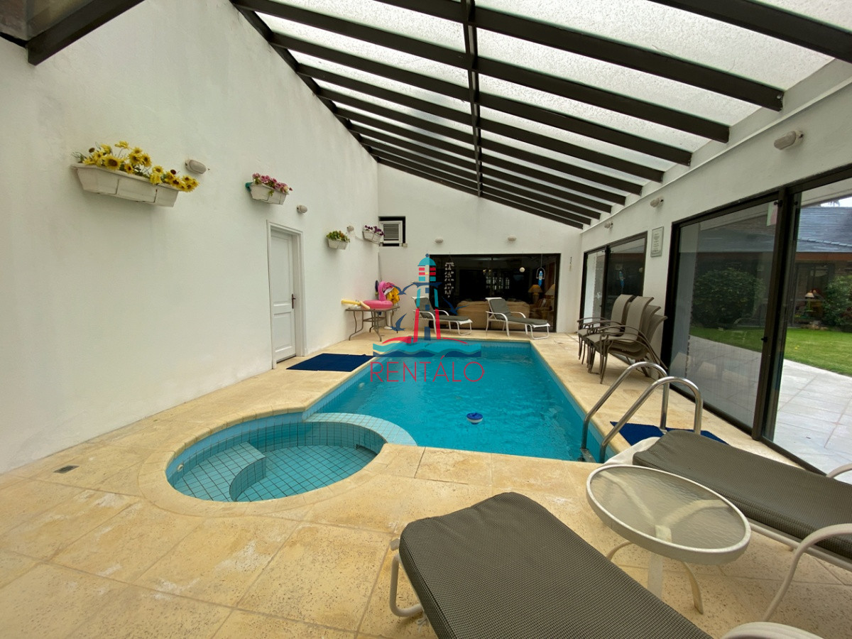 Casa ID.104 - Casa en venta Punta del Este 7 dormitorios, playa mansa a pasos del mar