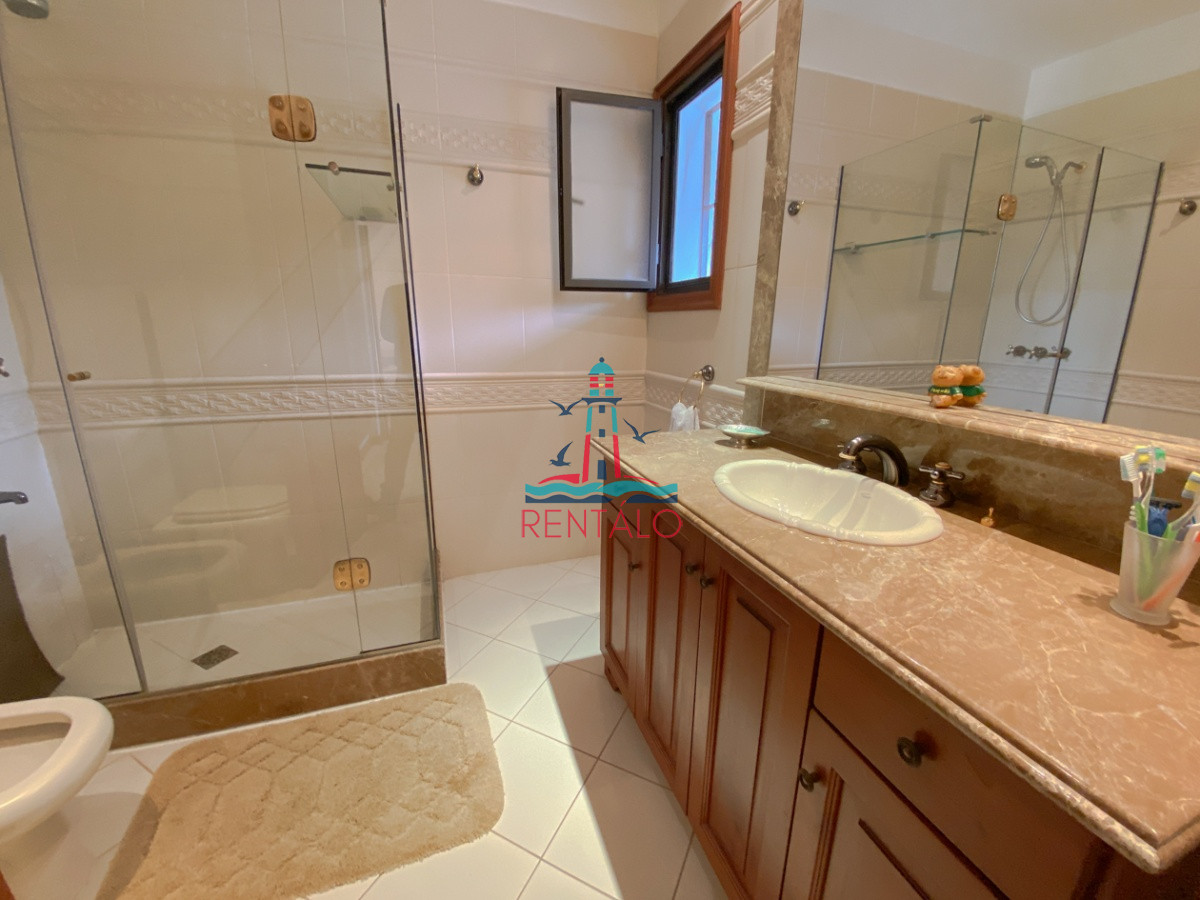 Casa ID.104 - Casa en venta Punta del Este 7 dormitorios, playa mansa a pasos del mar