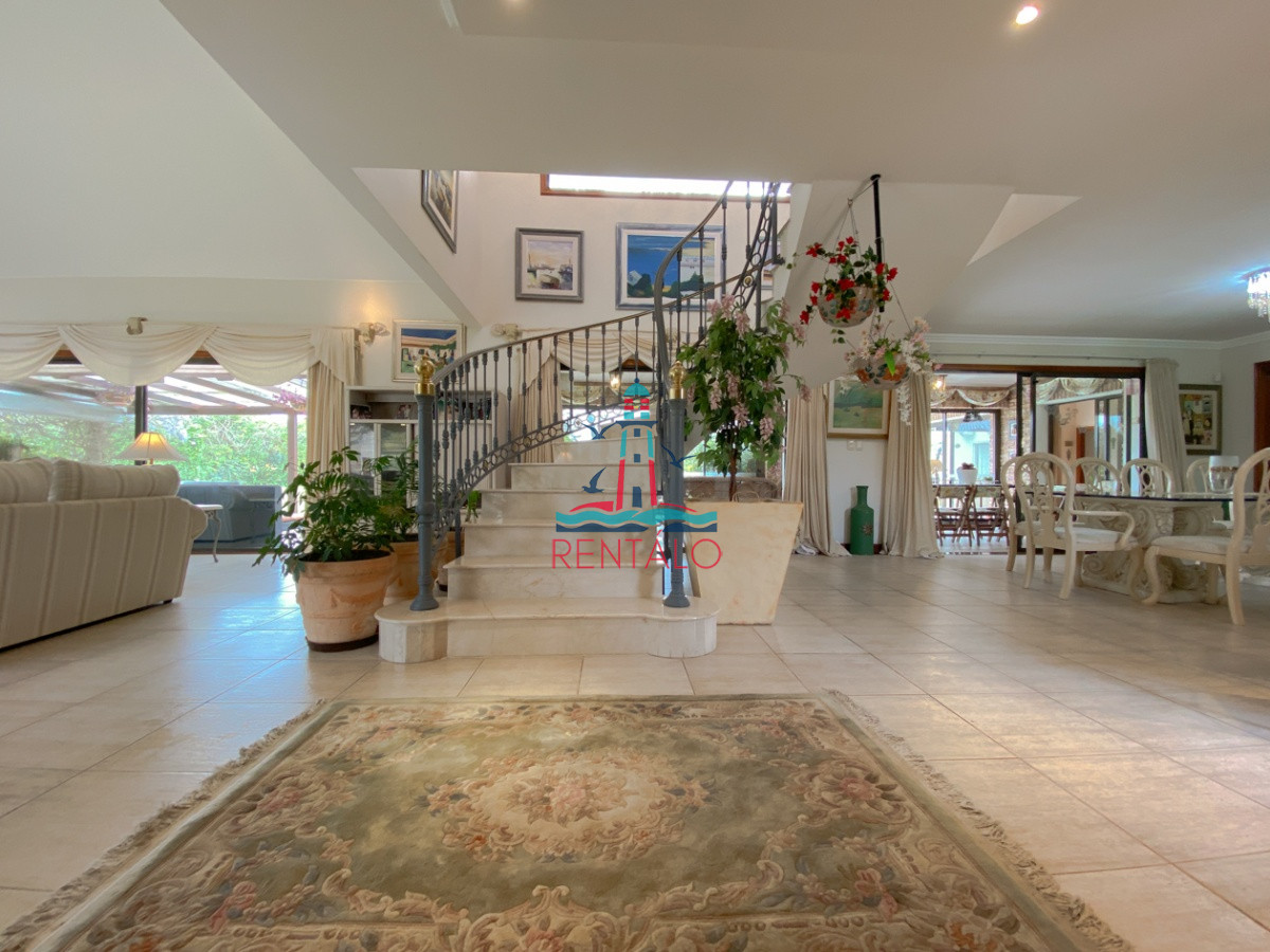 Casa ID.104 - Casa en venta Punta del Este 7 dormitorios, playa mansa a pasos del mar