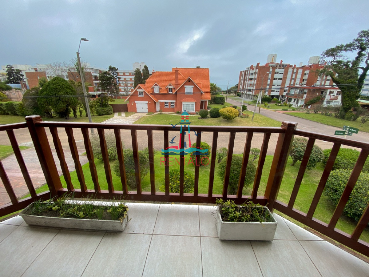 Casa ID.104 - Casa en venta Punta del Este 7 dormitorios, playa mansa a pasos del mar