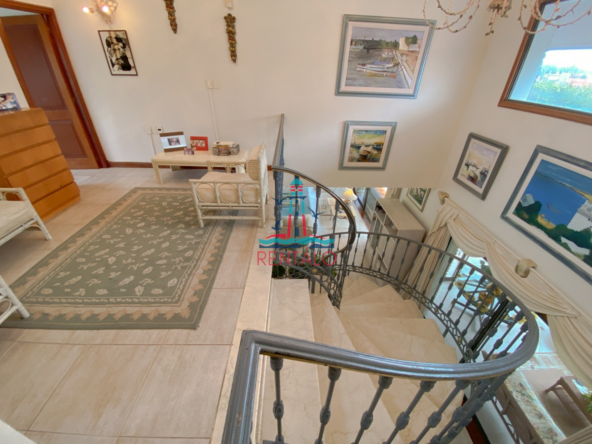 Casa ID.104 - Casa en venta Punta del Este 7 dormitorios, playa mansa a pasos del mar