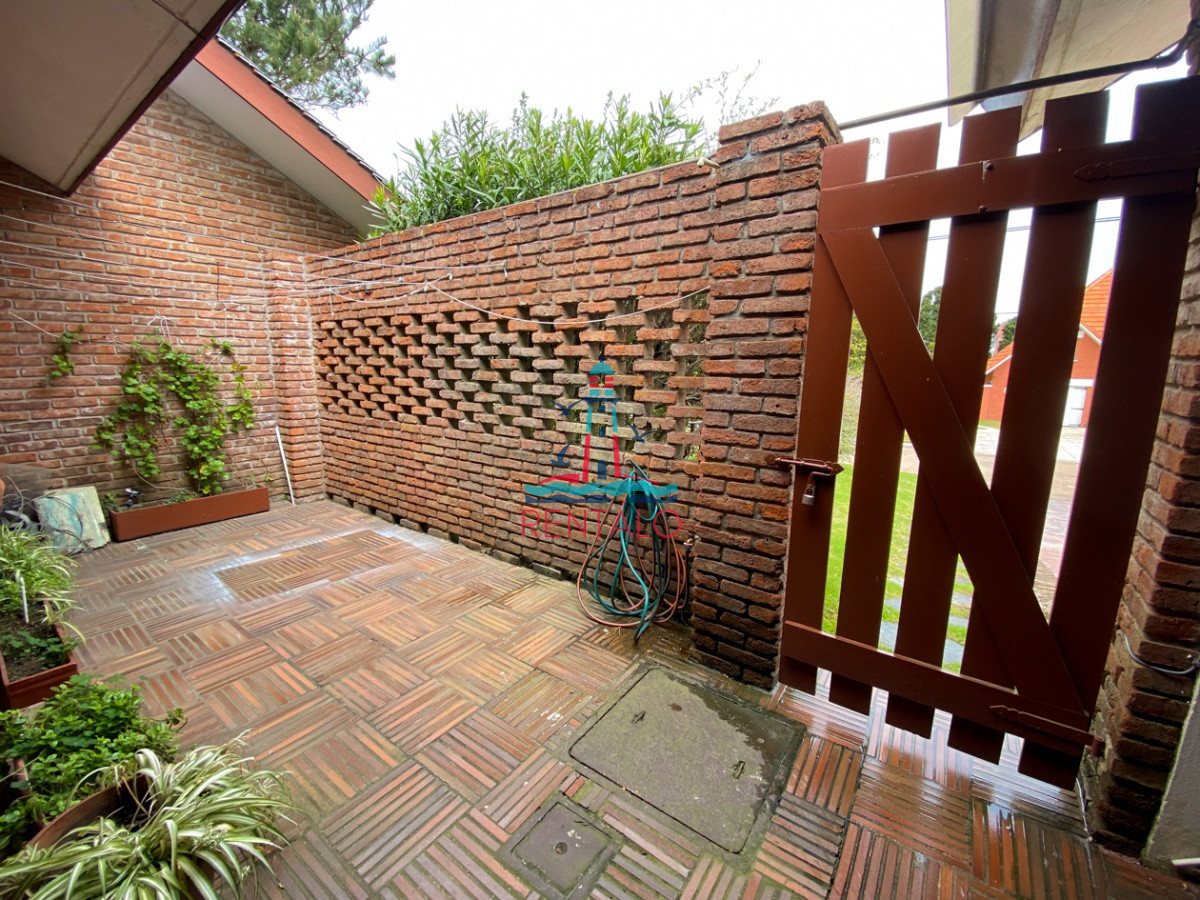 Casa ID.104 - Casa en venta Punta del Este 7 dormitorios, playa mansa a pasos del mar