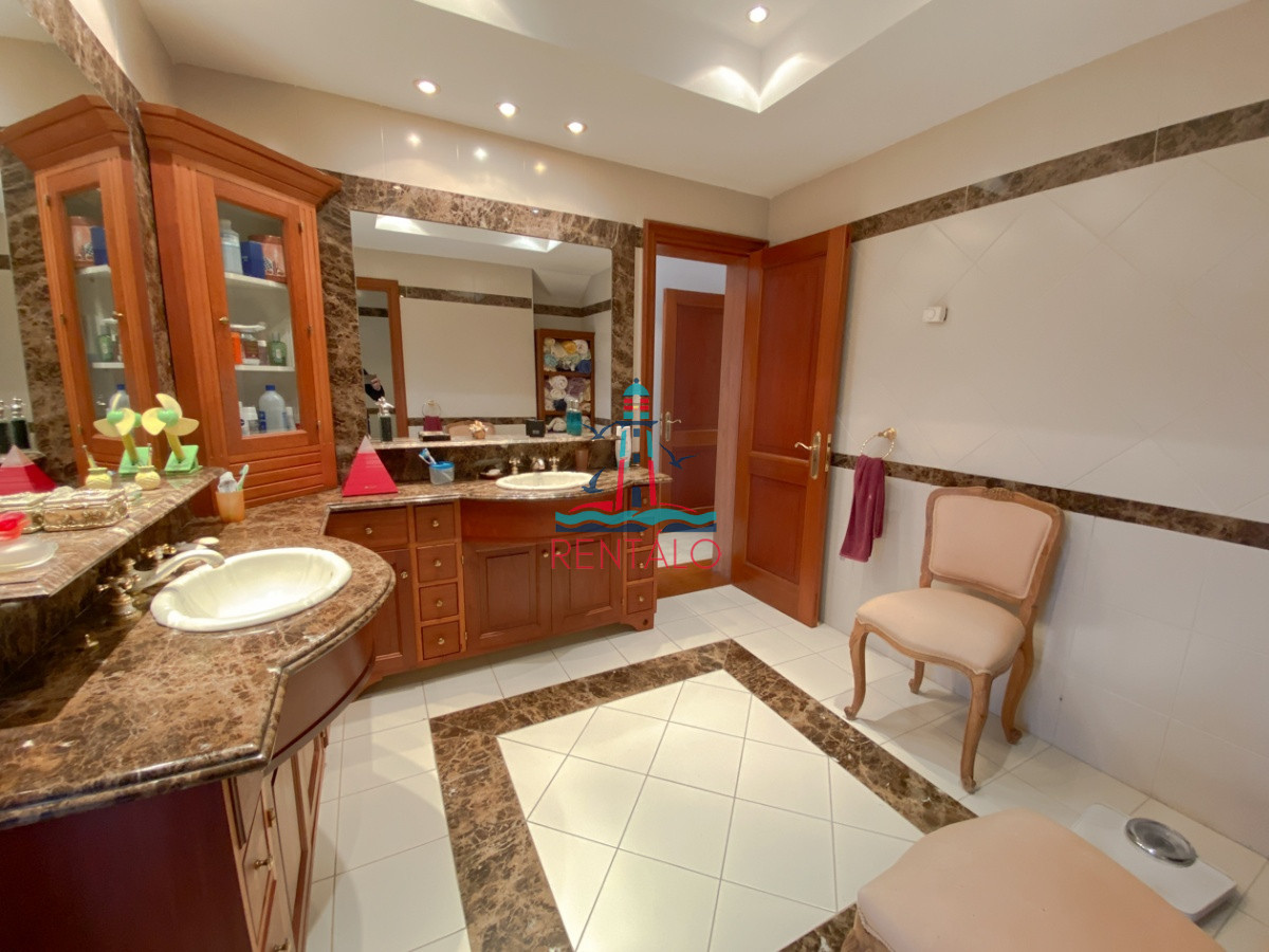 Casa ID.104 - Casa en venta Punta del Este 7 dormitorios, playa mansa a pasos del mar