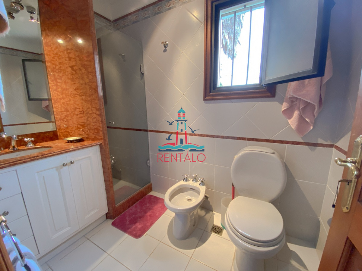 Casa ID.104 - Casa en venta Punta del Este 7 dormitorios, playa mansa a pasos del mar