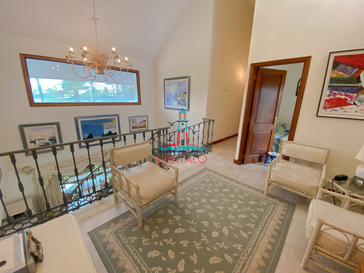 Casa ID.104 - Casa en venta Punta del Este 7 dormitorios, playa mansa a pasos del mar