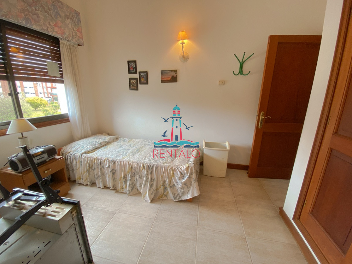 Casa ID.104 - Casa en venta Punta del Este 7 dormitorios, playa mansa a pasos del mar
