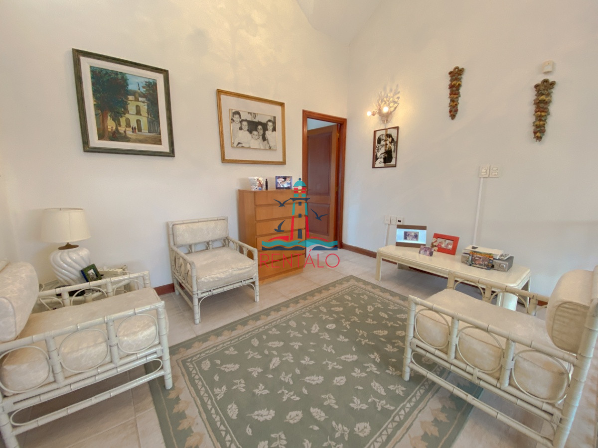 Casa ID.104 - Casa en venta Punta del Este 7 dormitorios, playa mansa a pasos del mar