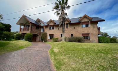 Casa en venta Punta del Este 7 dormitorios, playa mansa a pasos del mar