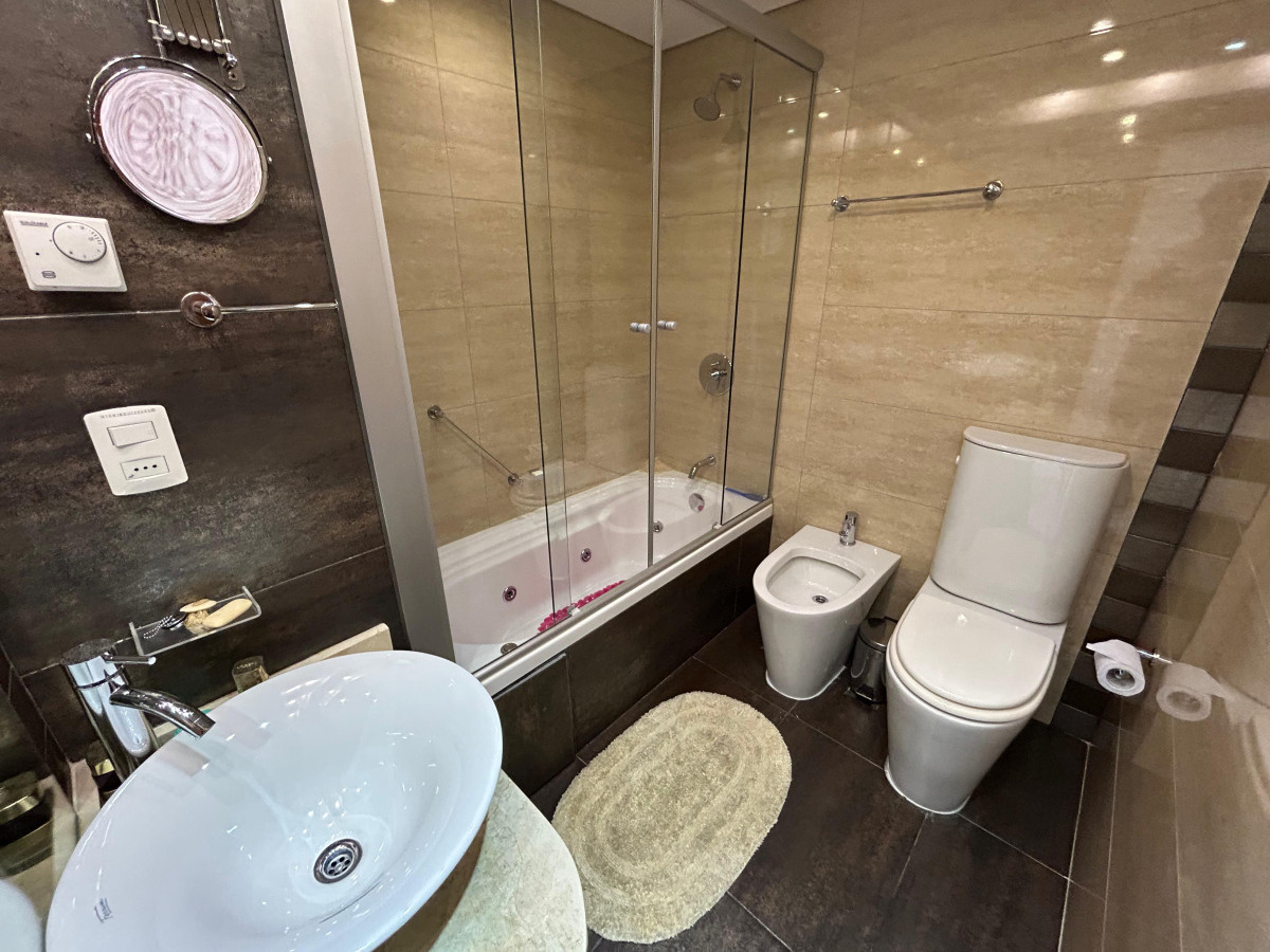 Apartamento ID.250 - VENTA APARTAMENTO DOS DORMITORIOS PUNTA DEL ESTE EDIFICIO MIAMI BOULEVARD