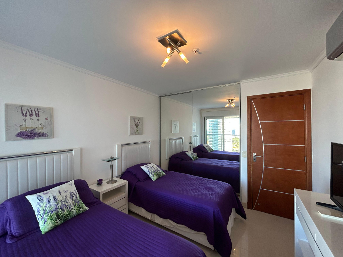 Apartamento ID.250 - VENTA APARTAMENTO DOS DORMITORIOS PUNTA DEL ESTE EDIFICIO MIAMI BOULEVARD