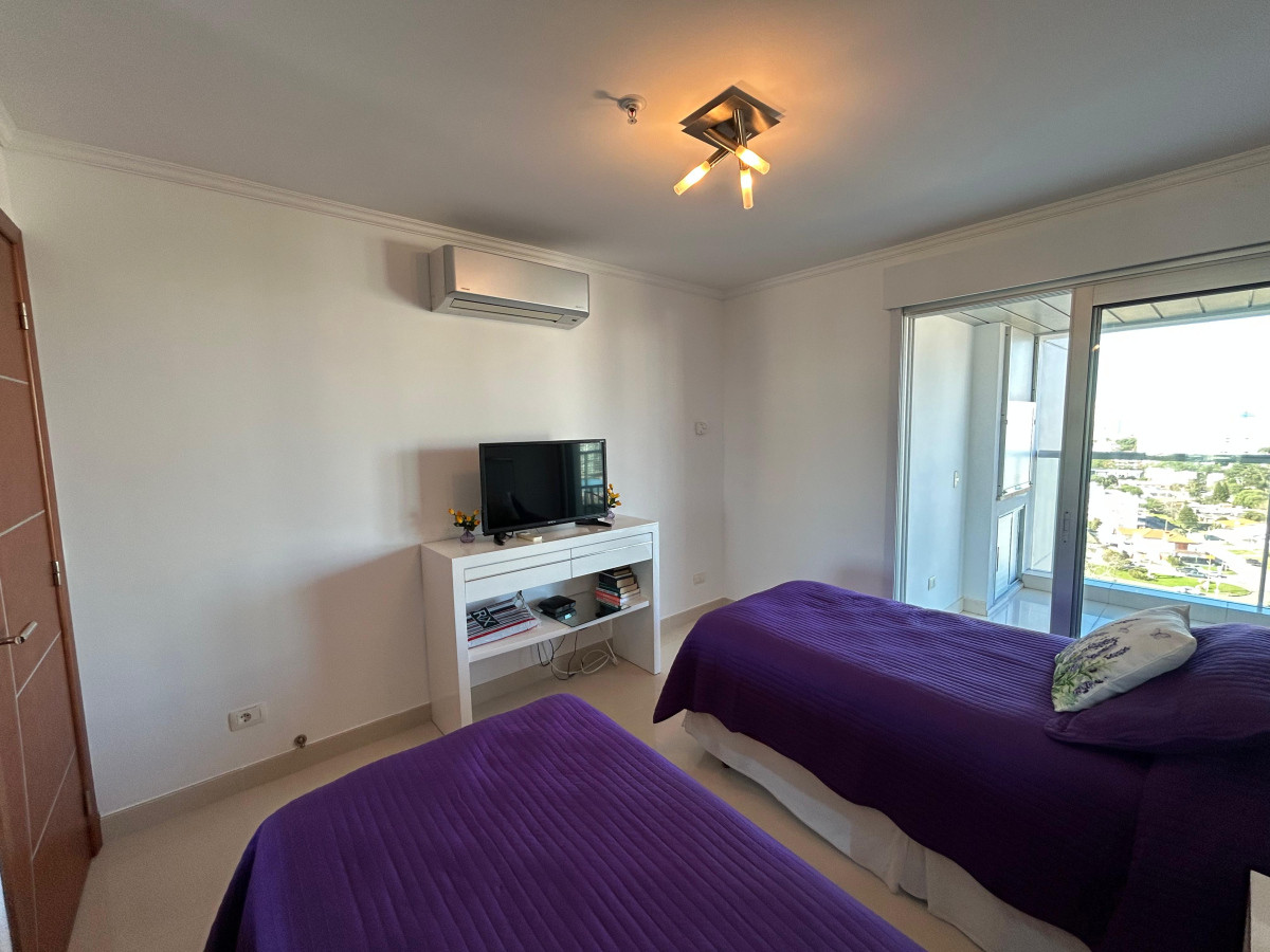 Apartamento ID.250 - VENTA APARTAMENTO DOS DORMITORIOS PUNTA DEL ESTE EDIFICIO MIAMI BOULEVARD