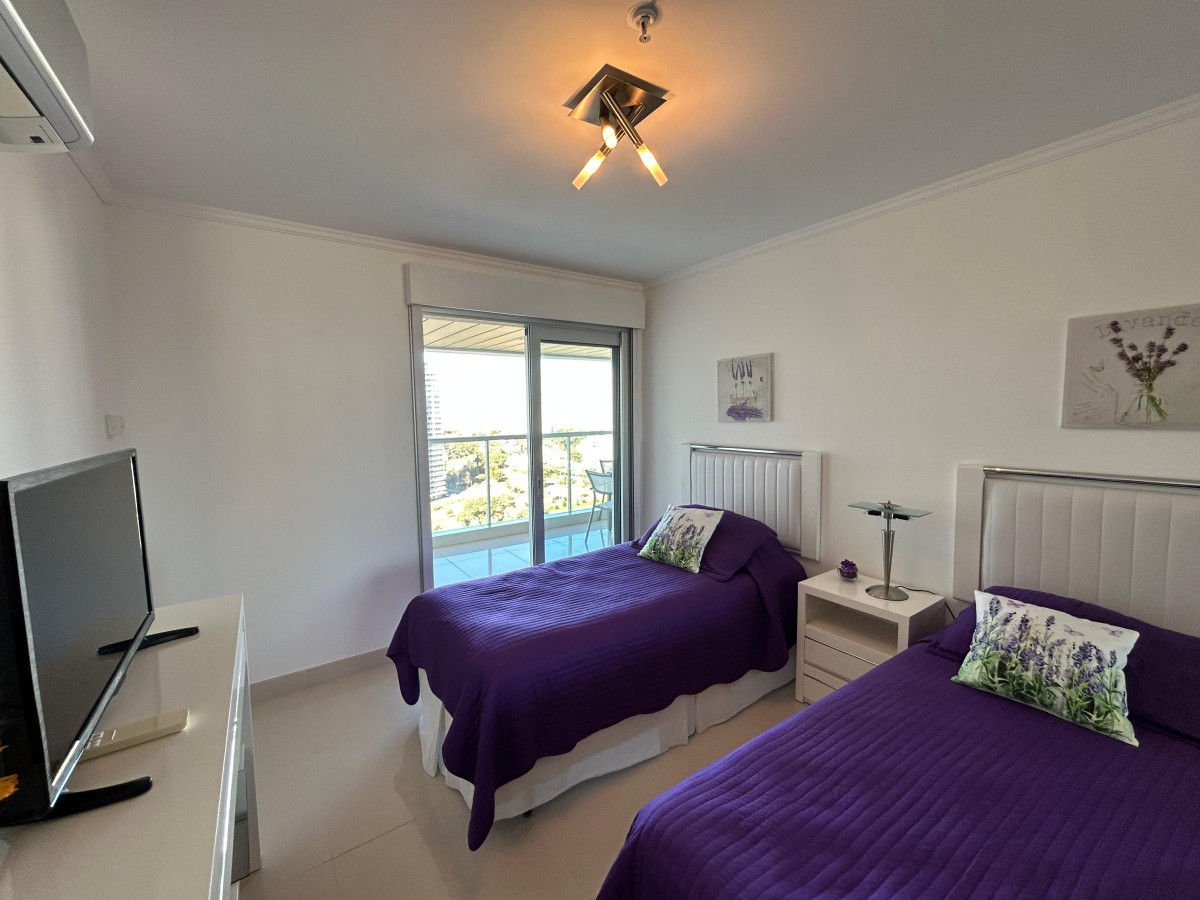 Apartamento ID.250 - VENTA APARTAMENTO DOS DORMITORIOS PUNTA DEL ESTE EDIFICIO MIAMI BOULEVARD