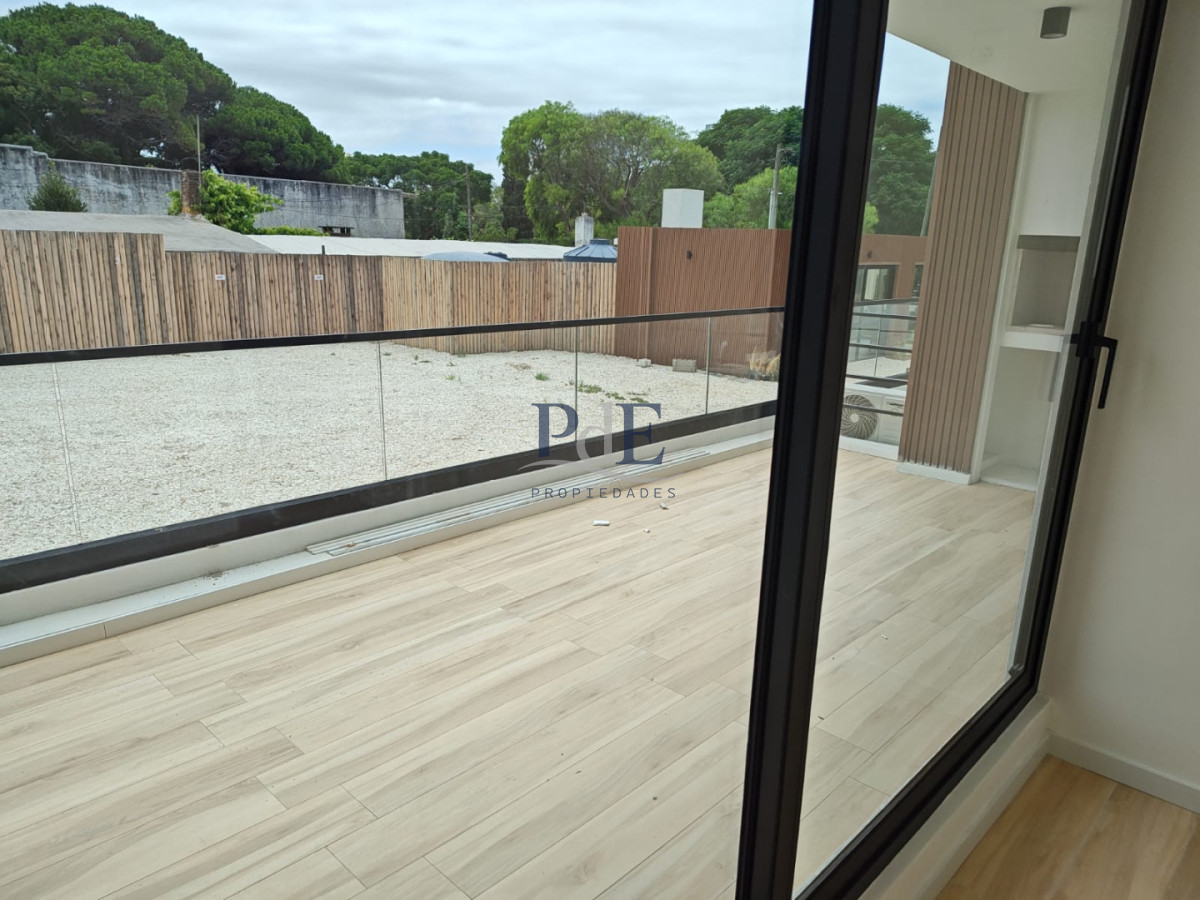 Venta apartamento un dormitorio Punta Del Este playa Mansa parrillero propio edificio Genova - Imagen 2