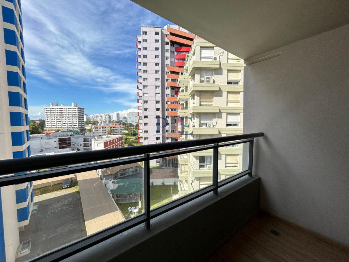 Venta apartamento dos dormitorios Punta del este playa Brava edificio Torre Gaugin