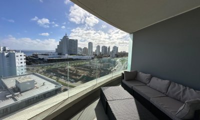 Venta apartamento tres dormitorios punta del este edificio Art Tower