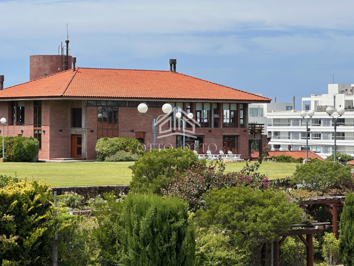 Apartamento ID.25959 - Apartamento de 2 dormitorios en venta en Playa Brava, Punta del Este