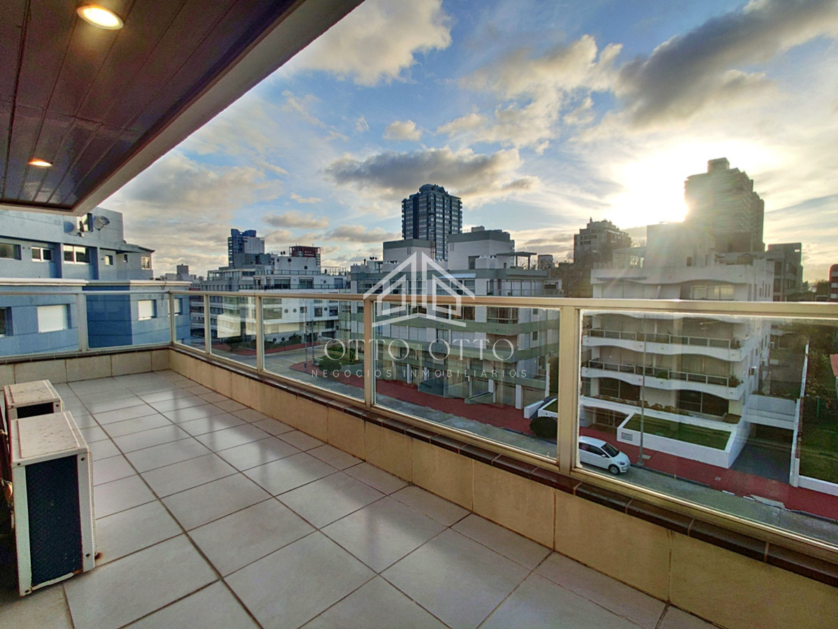 Apartamento ID.24372 - Venta Apartamento 3 dormitorios primera línea en Península