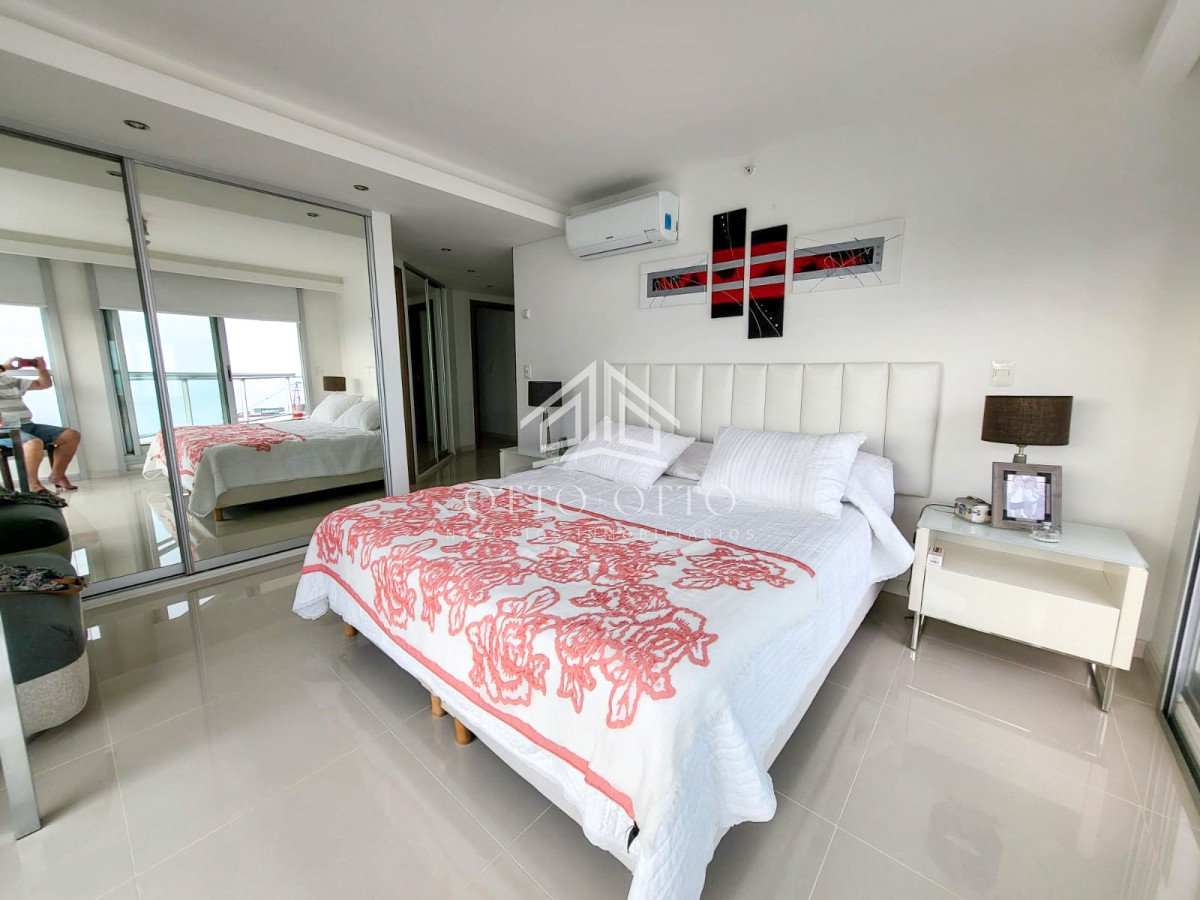 Apartamento ID.26588 - Apartamento en venta, 4 dormitorios en playa brava punta del este