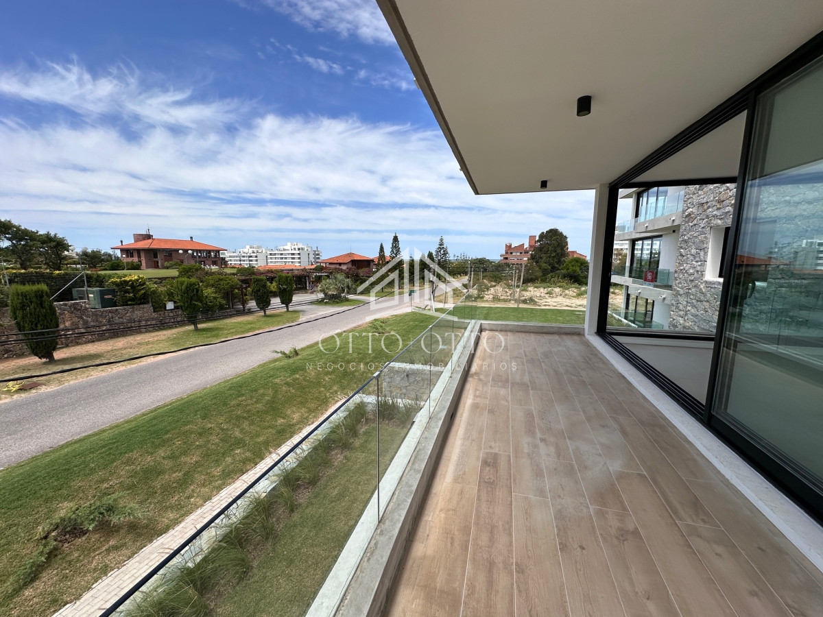 Apartamento de 2 dormitorios en venta en Playa Brava, Punta del Este