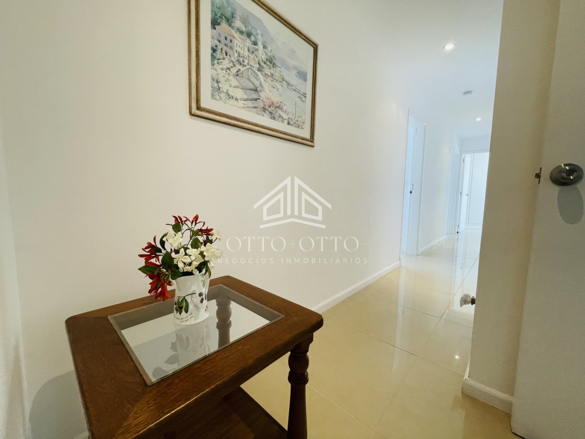 Apartamento ID.25525 - Hermoso apartamento de 3 dormitorios más dependencia de servicio a la venta