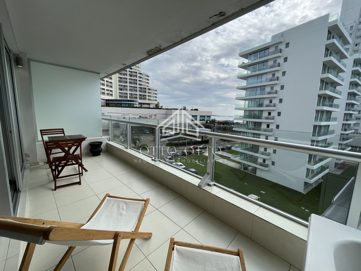 Apartamento ID.10853 - Apartamento en venta, 2 dormitorios en Playa Mansa. Punta del Este