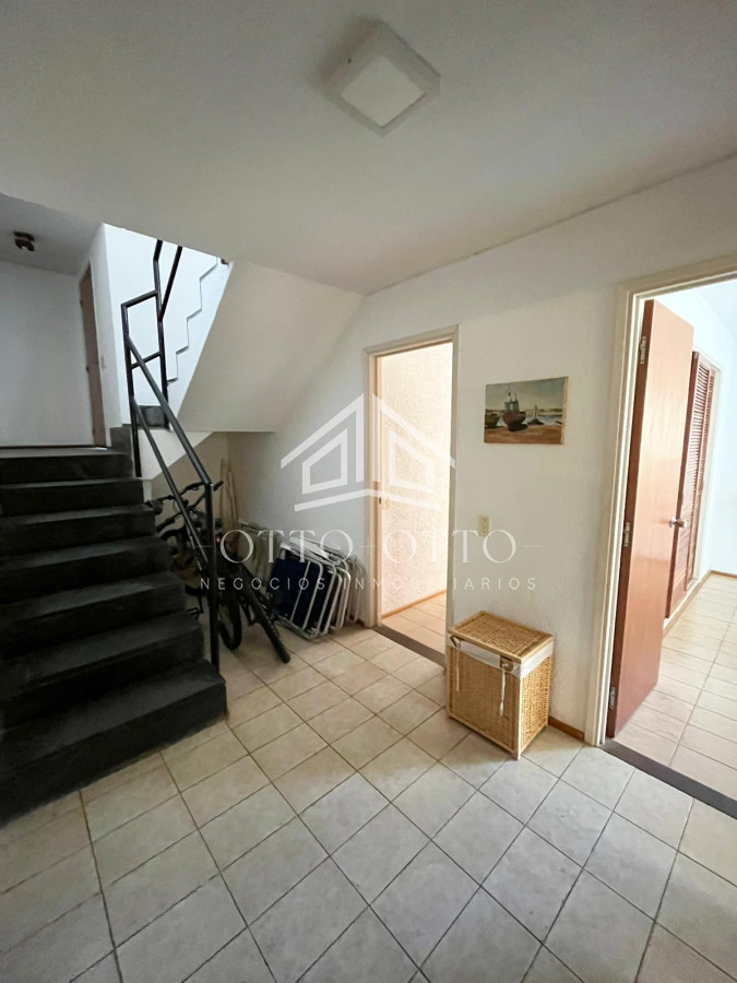Apartamento ID.28073 - Apartamento en venta primera linea playa brava de 4 dormitorios