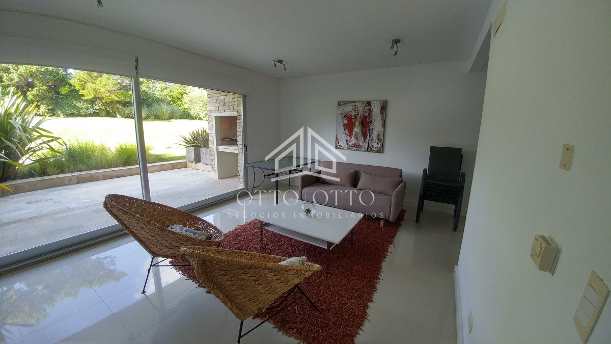 Apartamento ID.24384 - Departamento en complejo de categoría en la zona de Rincon del Indio a pasos del mar. 