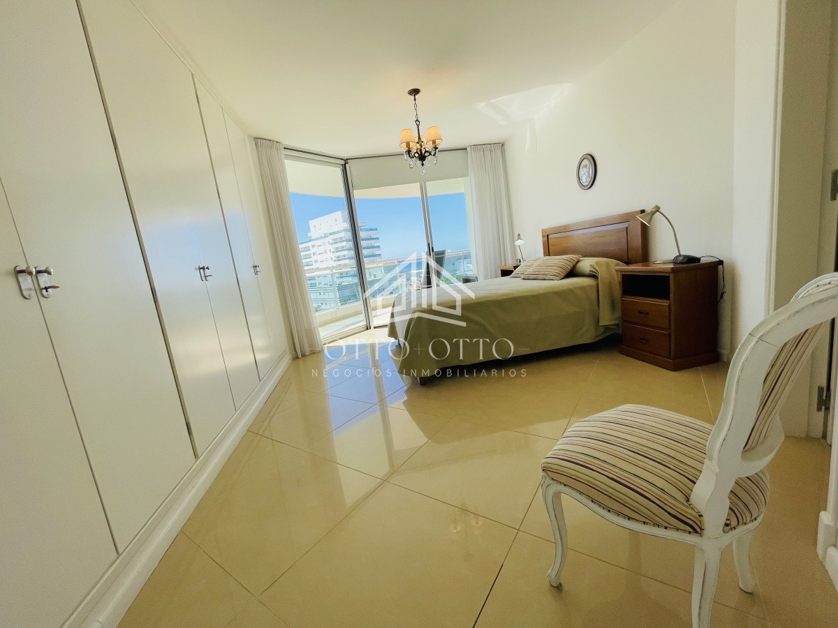 Apartamento ID.25525 - Hermoso apartamento de 3 dormitorios más dependencia de servicio a la venta