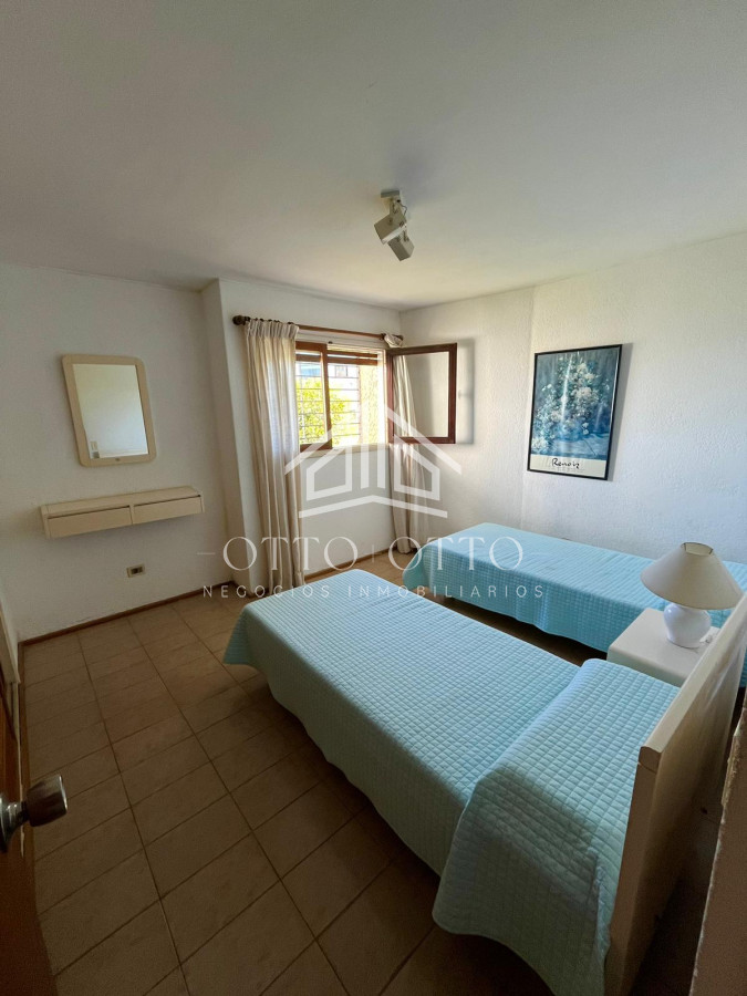 Apartamento ID.28073 - Apartamento en venta primera linea playa brava de 4 dormitorios