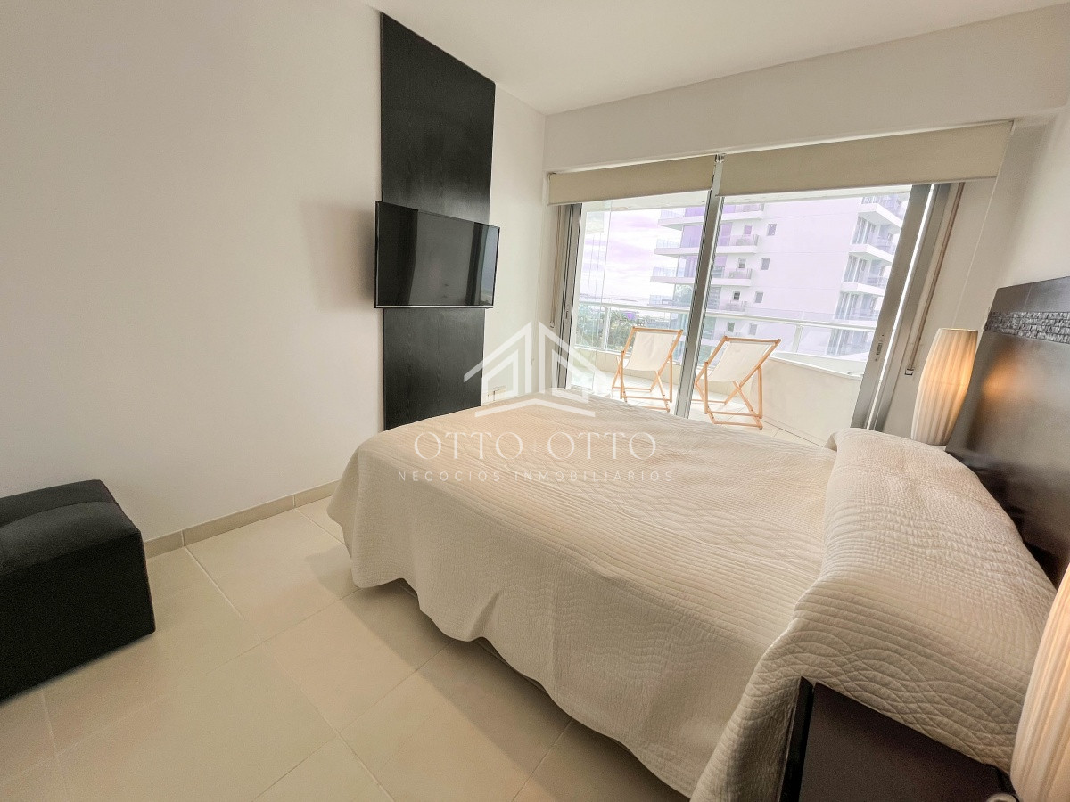 Apartamento ID.10853 - Apartamento en venta, 2 dormitorios en Playa Mansa. Punta del Este