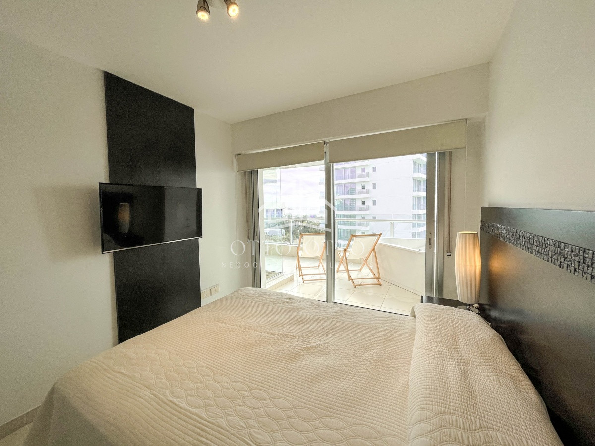 Apartamento ID.10853 - Apartamento en venta, 2 dormitorios en Playa Mansa. Punta del Este