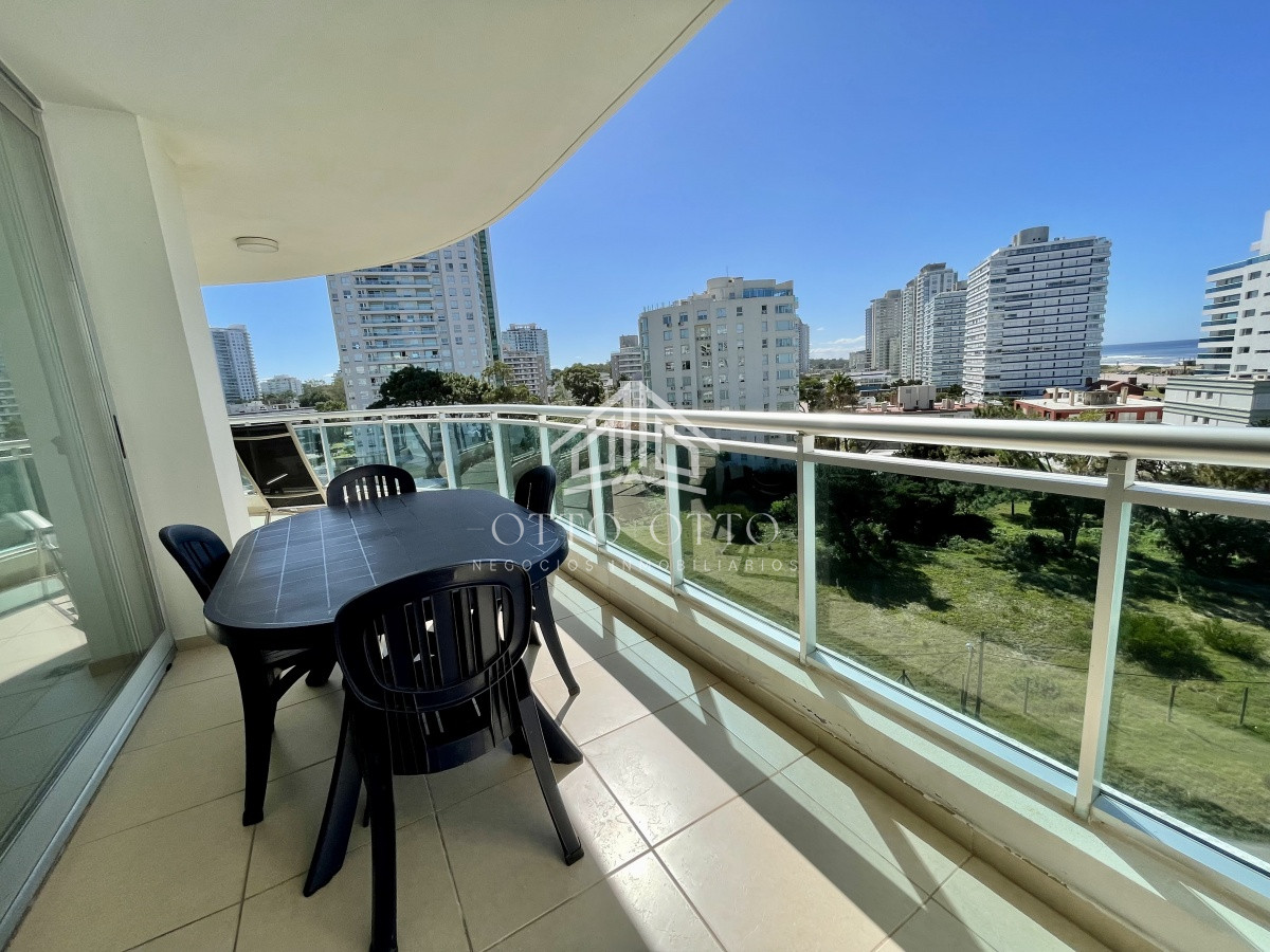 Apartamento ID.25525 - Hermoso apartamento de 3 dormitorios más dependencia de servicio a la venta