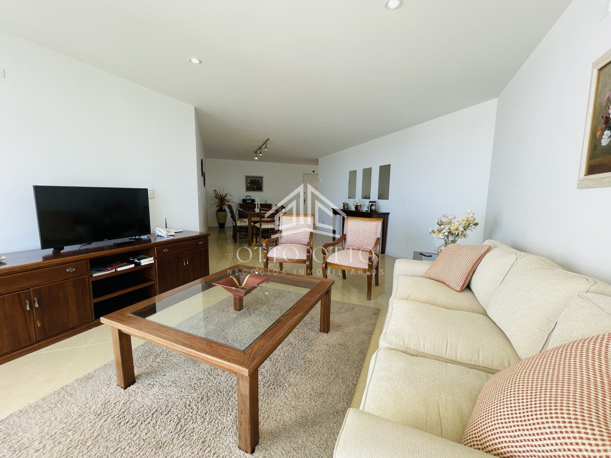 Apartamento ID.25525 - Hermoso apartamento de 3 dormitorios más dependencia de servicio a la venta
