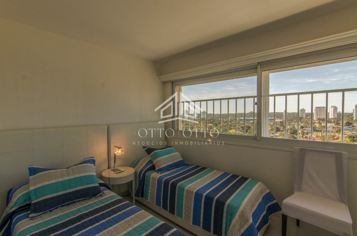 Apartamento ID.26123 - Apartamento en playa Mansa punta del este , 5 dormitorios