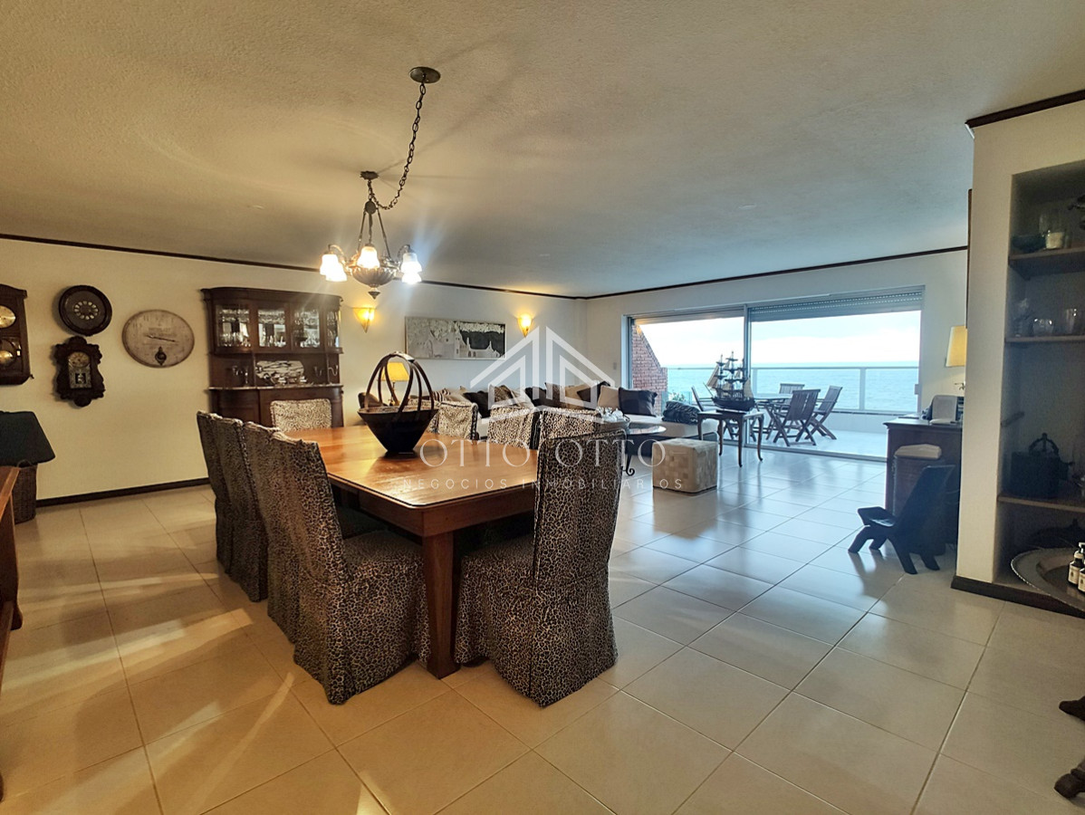 Apartamento ID.24372 - Venta Apartamento 3 dormitorios primera línea en Península