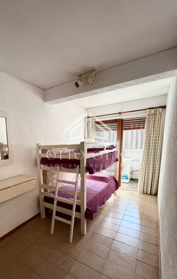 Apartamento ID.28073 - Apartamento en venta primera linea playa brava de 4 dormitorios