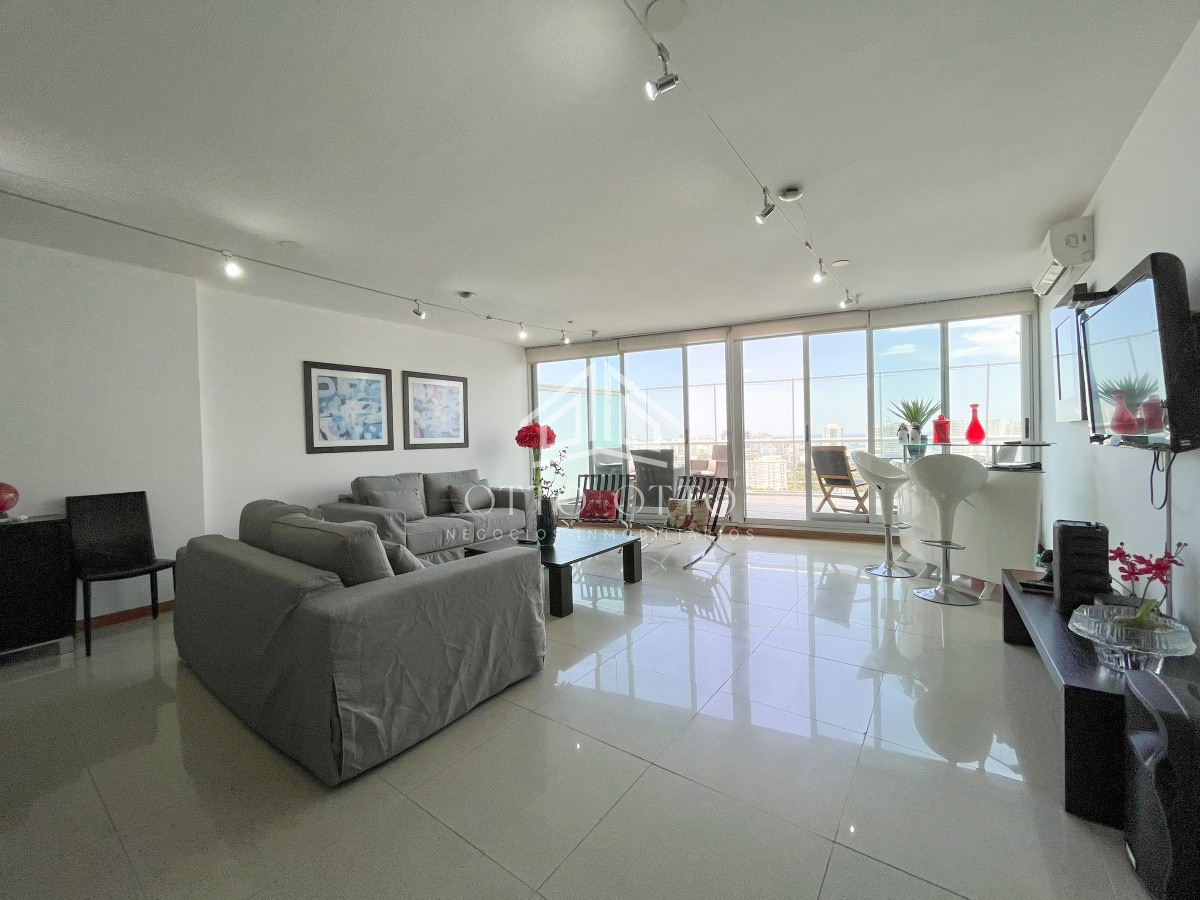 Amplio penthouse en zona para vivir todo el año