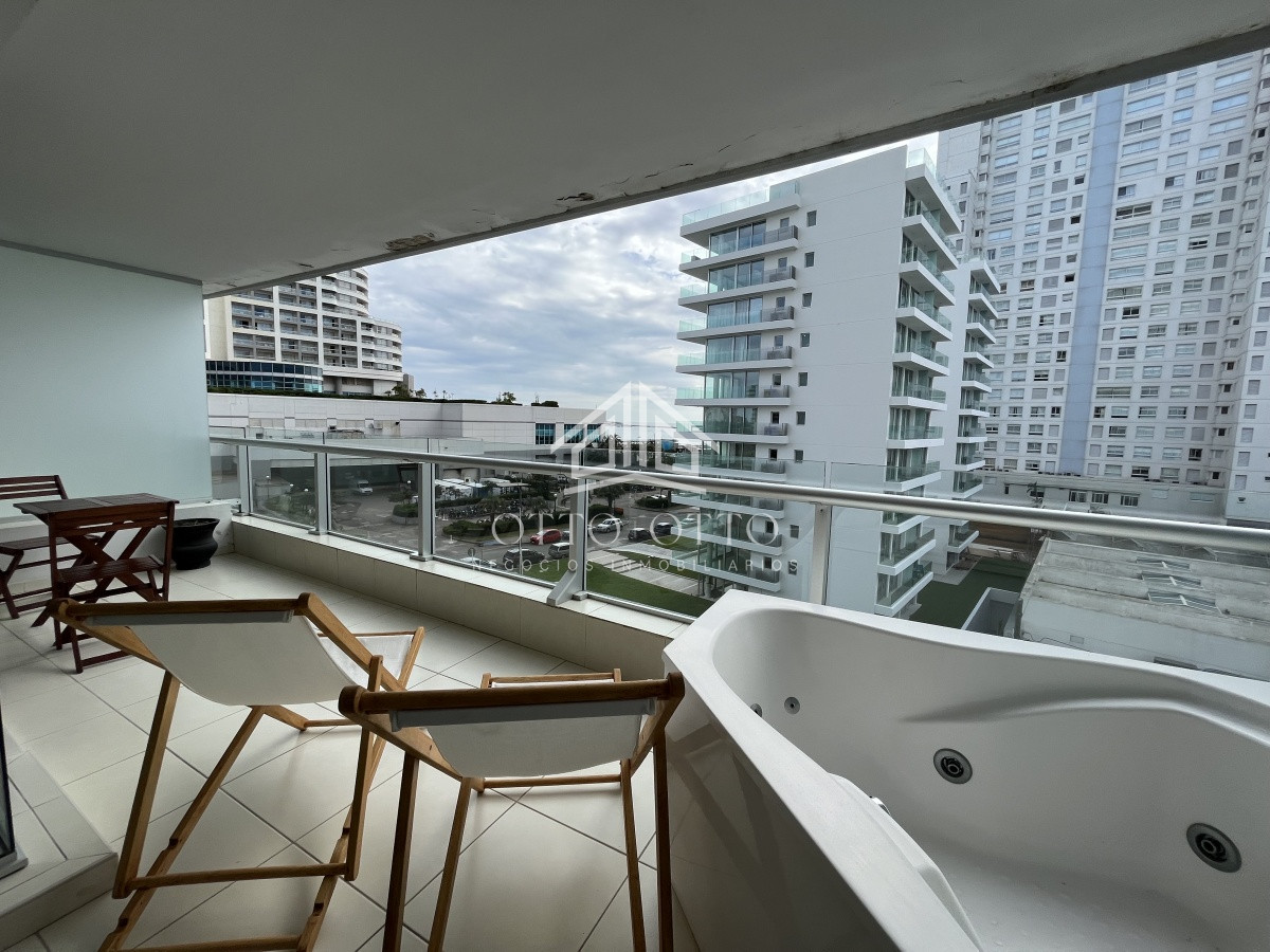 Apartamento ID.10853 - Apartamento en venta, 2 dormitorios en Playa Mansa. Punta del Este