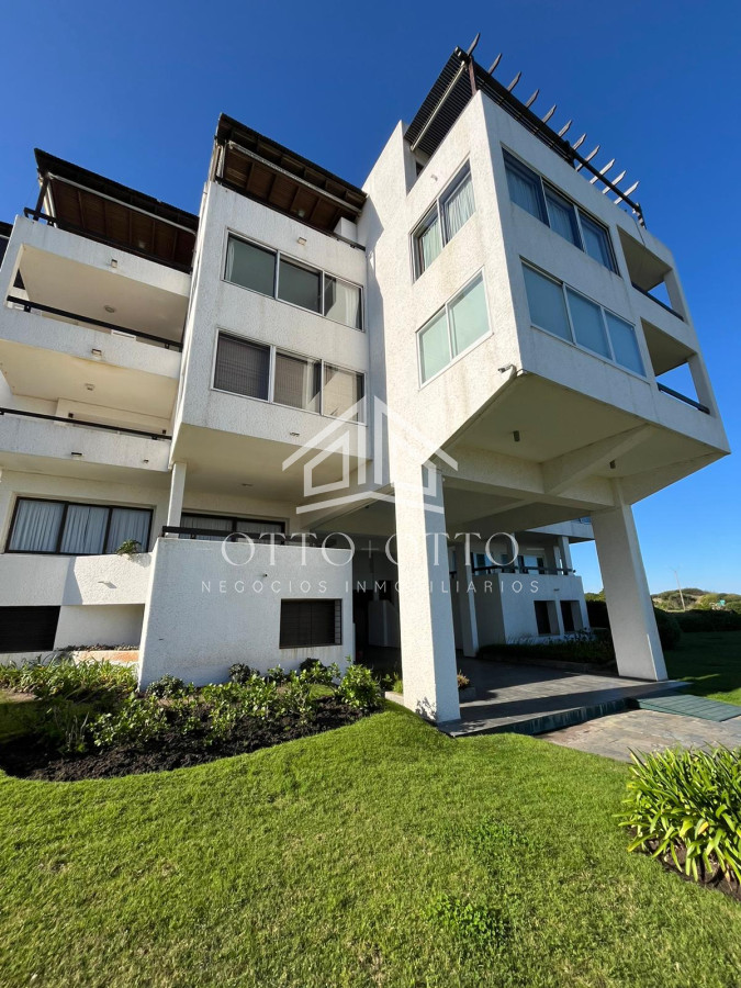 Apartamento ID.28073 - Apartamento en venta primera linea playa brava de 4 dormitorios