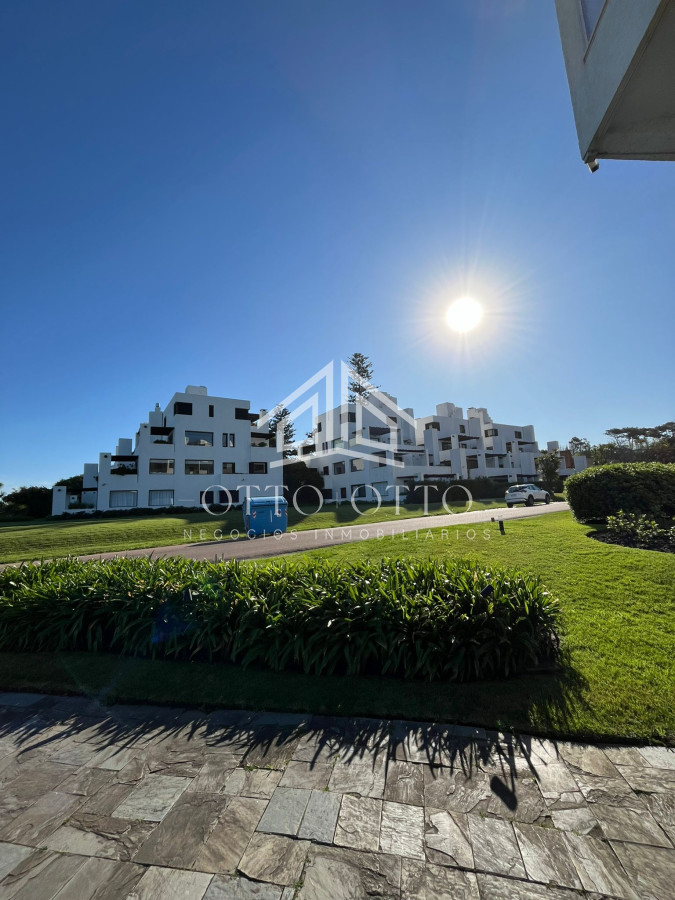 Apartamento ID.28073 - Apartamento en venta primera linea playa brava de 4 dormitorios