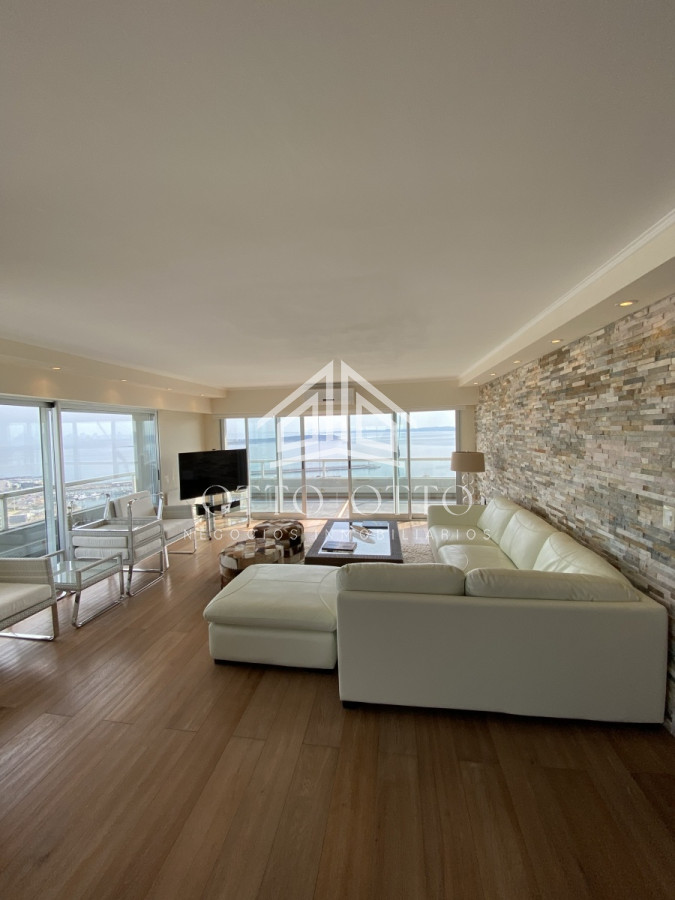 Apartamento ID.555 - Espectacular Penthouse en Alquiler y venta Fte al puerto