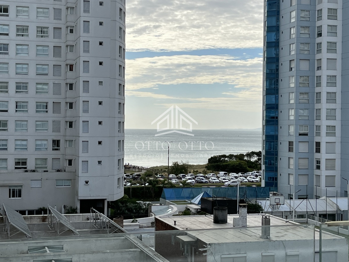 Apartamento ID.10853 - Apartamento en venta, 2 dormitorios en Playa Mansa. Punta del Este
